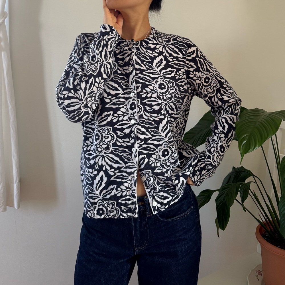 Lands End Cotton Blend Floral Print Navy White Button Up Preppy Cardigan Size M